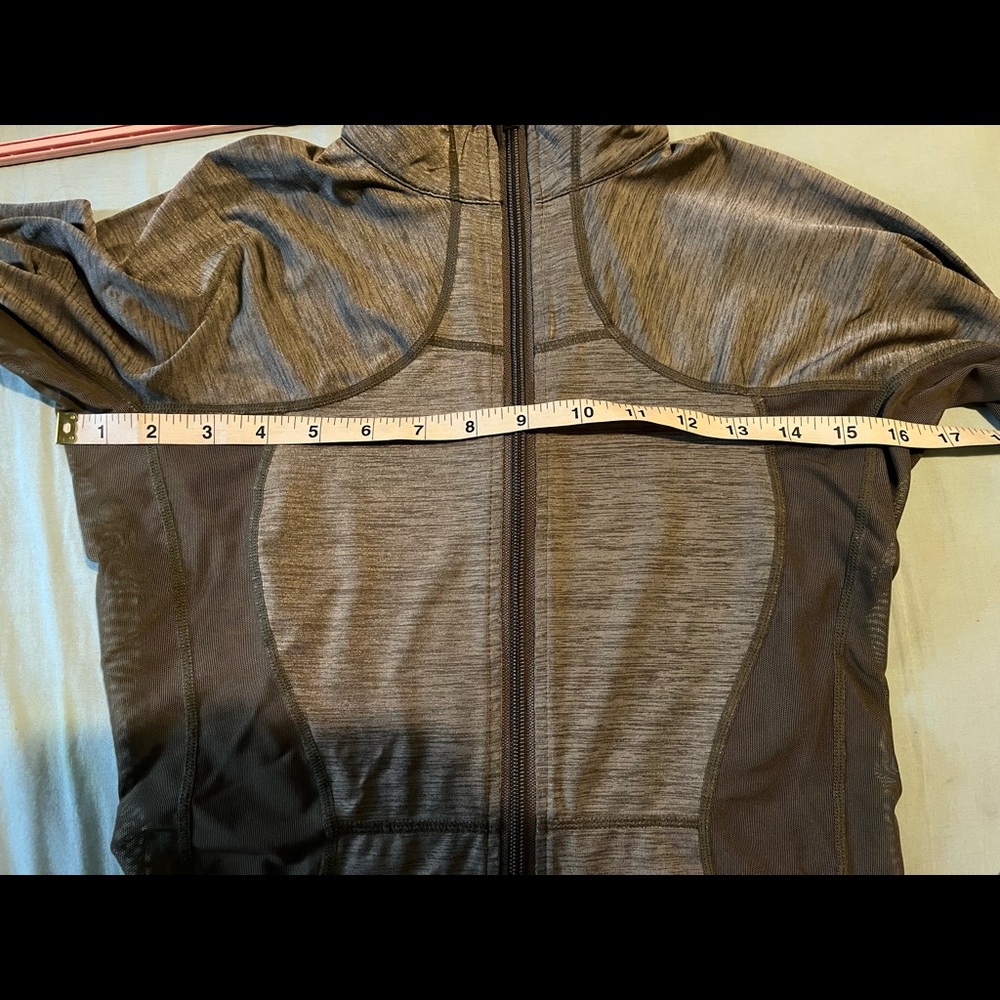LULULEMON *RARE* CATCH ME AIR JACKET - Picture 11 of 11